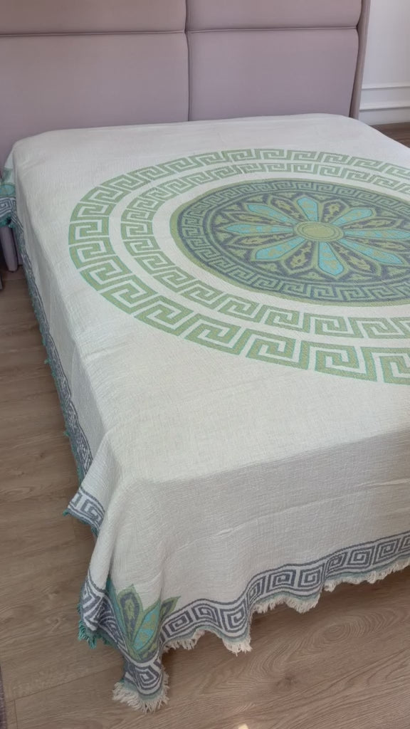 Ege Esintisi Çift Taraflı Jakarlı Müslin Yatak Örtüsü – Adaçayı Yeşili & Ekru (220x240cm)